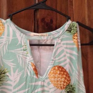 Tunic with key hole neckline